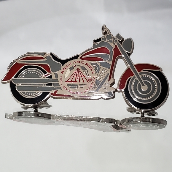 Rock and Roll Hall of Fame Harley Davidson LowRider Motorcycle Pin Vintage 2005 - Picture 1 of 5